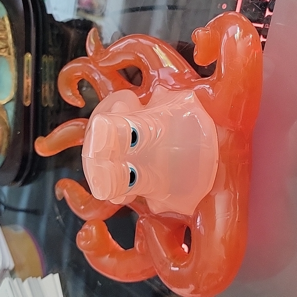 Disney Finding Dory Change and Chat Hank Octopus Talking Light Up Color 2016 - Picture 1 of 6